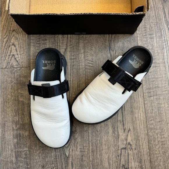 Women's Black and White Sandals - Picture 6 of 8